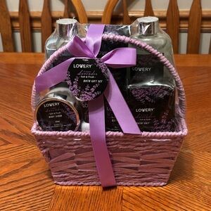 Love Lavender Bath Gift Basket - Purple